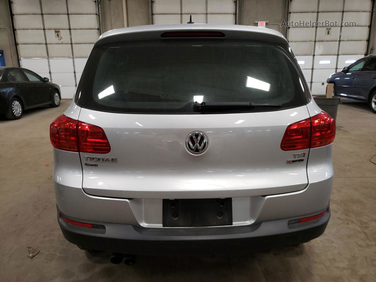 2017 Volkswagen Tiguan S Silver vin: WVGBV7AX6HK044059