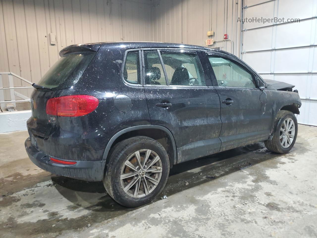 2017 Volkswagen Tiguan S Черный vin: WVGBV7AX6HK045535