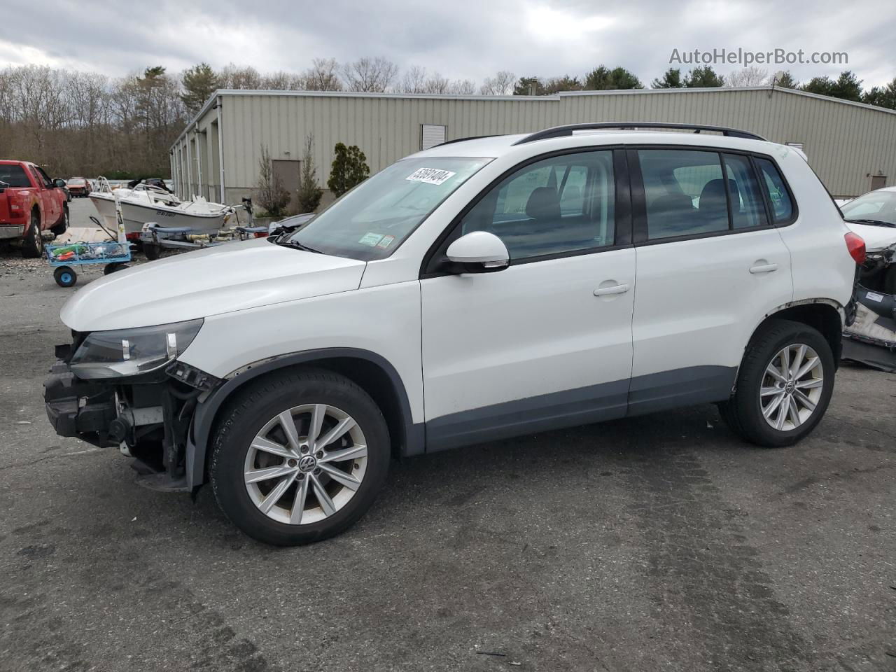 2017 Volkswagen Tiguan S Белый vin: WVGBV7AX6HK051142