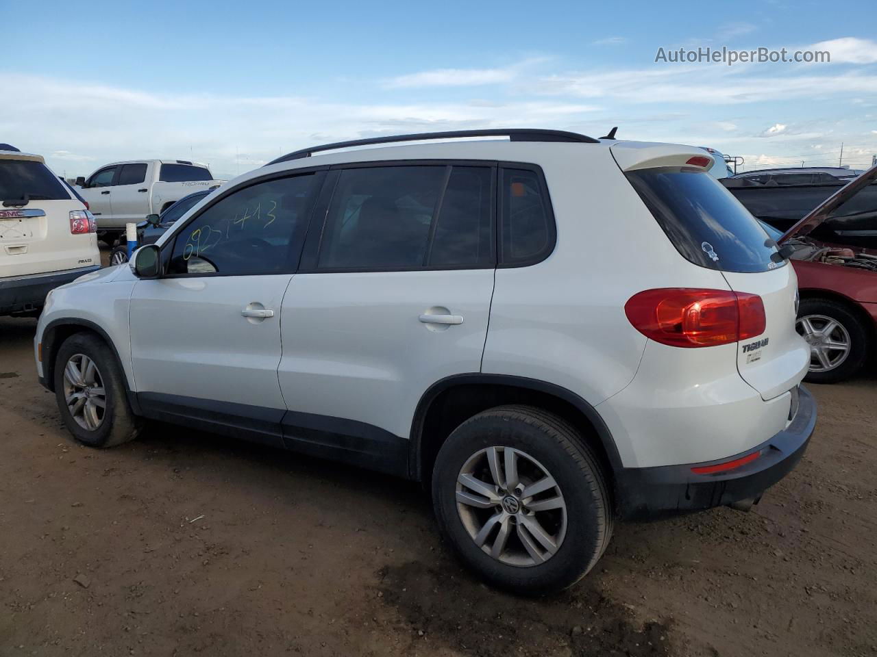 2016 Volkswagen Tiguan S White vin: WVGBV7AX7GW019193