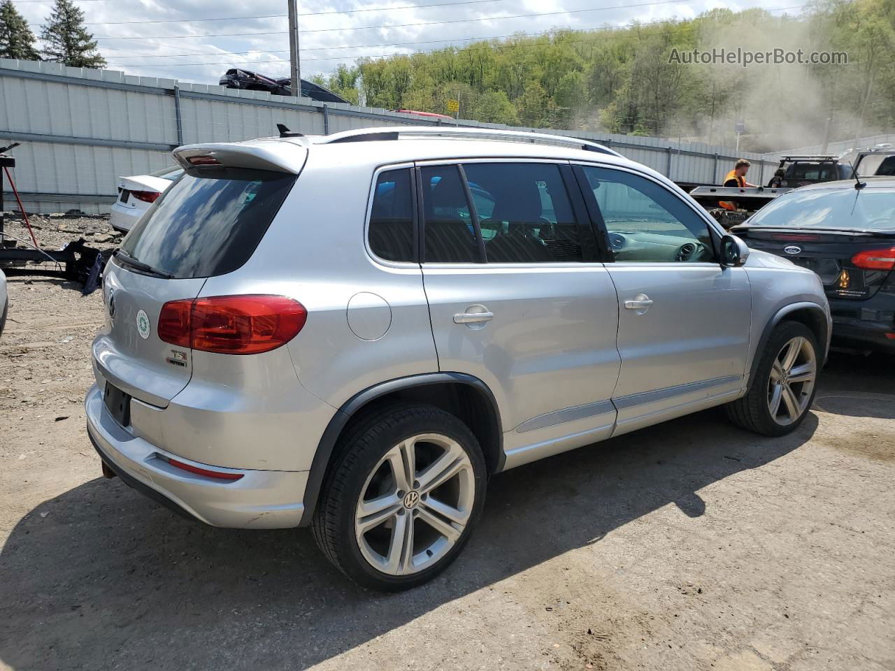 2016 Volkswagen Tiguan S Серебряный vin: WVGBV7AX7GW094752