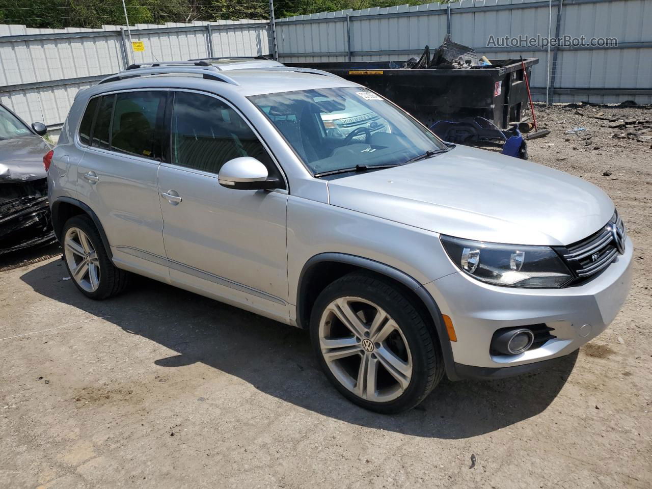 2016 Volkswagen Tiguan S Серебряный vin: WVGBV7AX7GW094752