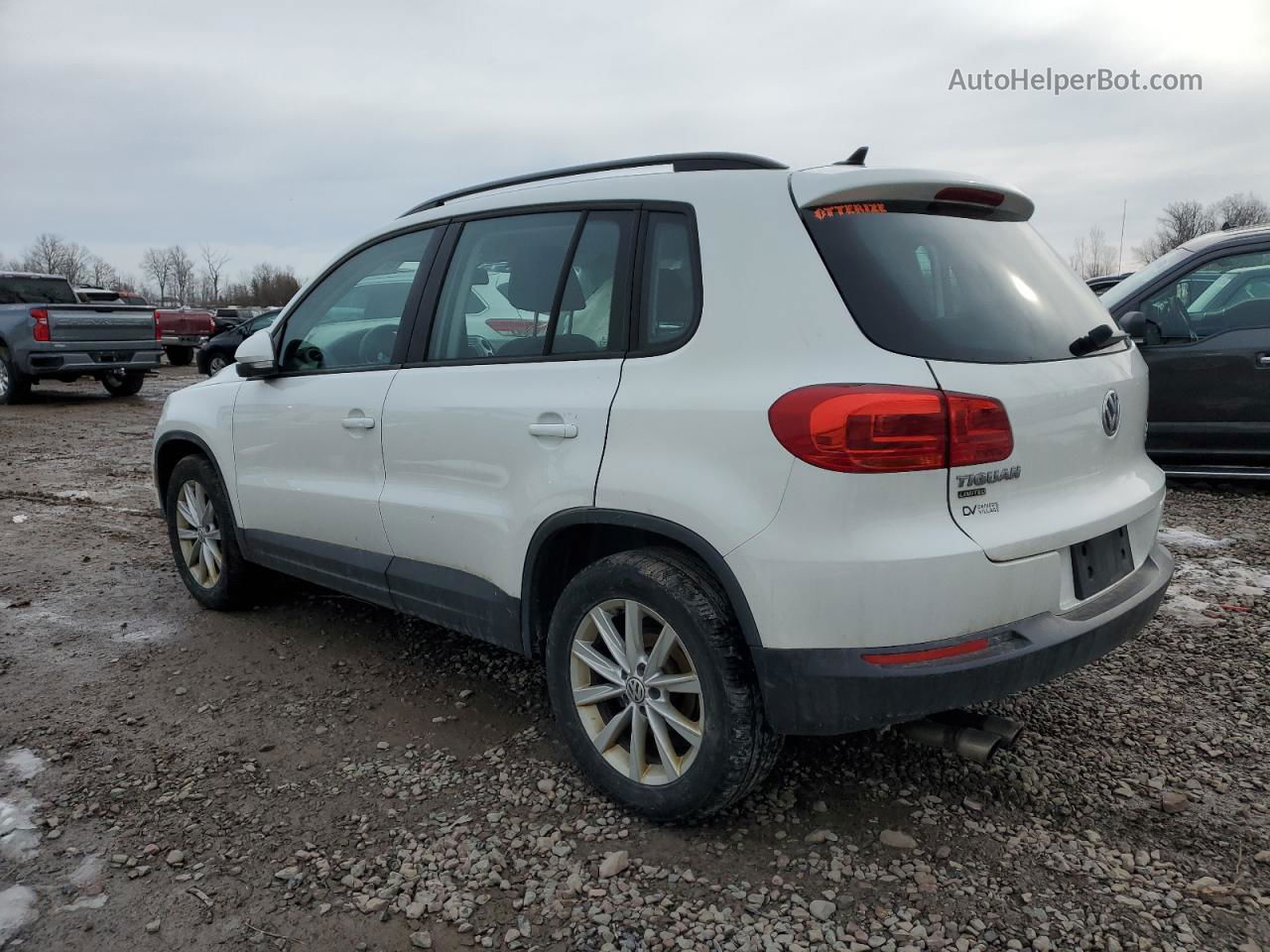 2017 Volkswagen Tiguan S White vin: WVGBV7AX7HK045849