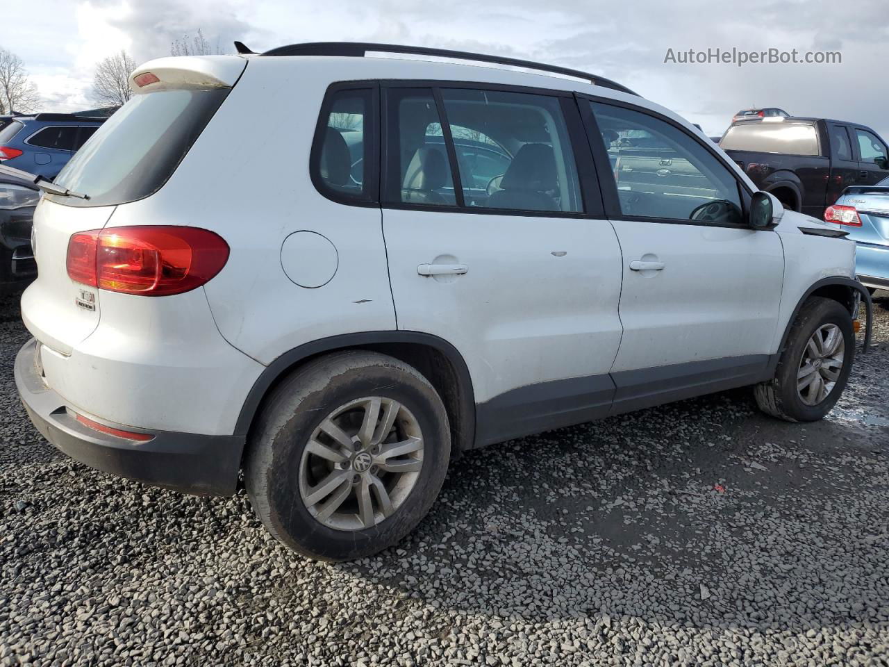 2017 Volkswagen Tiguan S White vin: WVGBV7AX7HW512678