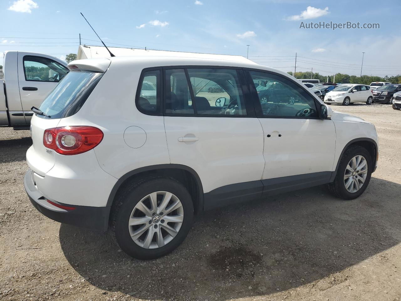 2010 Volkswagen Tiguan Se White vin: WVGBV7AX8AW522075