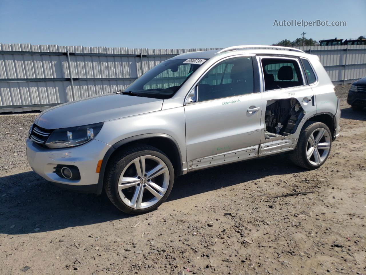 2016 Volkswagen Tiguan S Silver vin: WVGBV7AX8GW055622