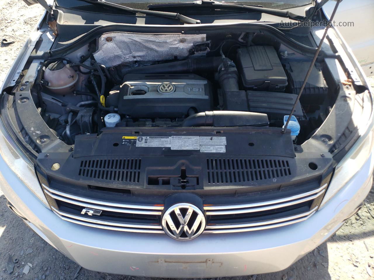 2016 Volkswagen Tiguan S Silver vin: WVGBV7AX8GW055622