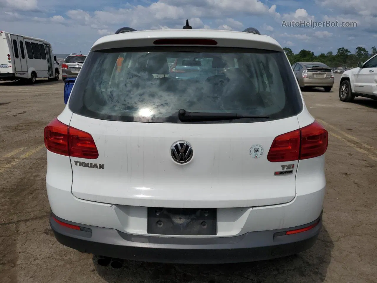 2017 Volkswagen Tiguan S White vin: WVGBV7AX8HK014044