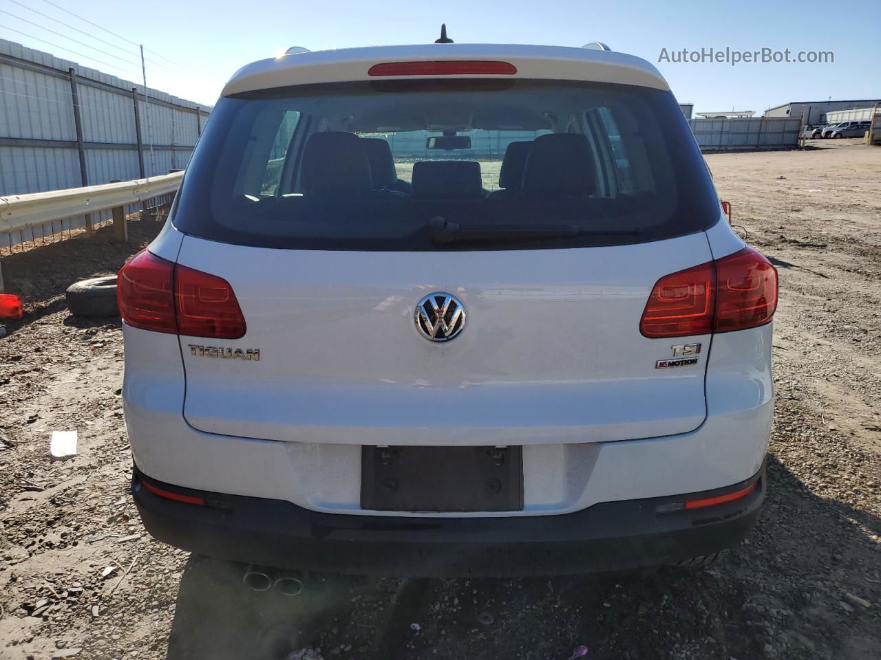 2017 Volkswagen Tiguan S White vin: WVGBV7AXXHK020802