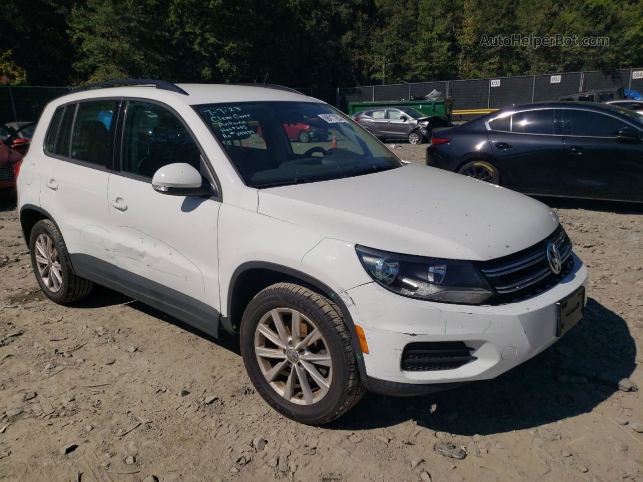 2017 Volkswagen Tiguan S Белый vin: WVGBV7AXXHK046039