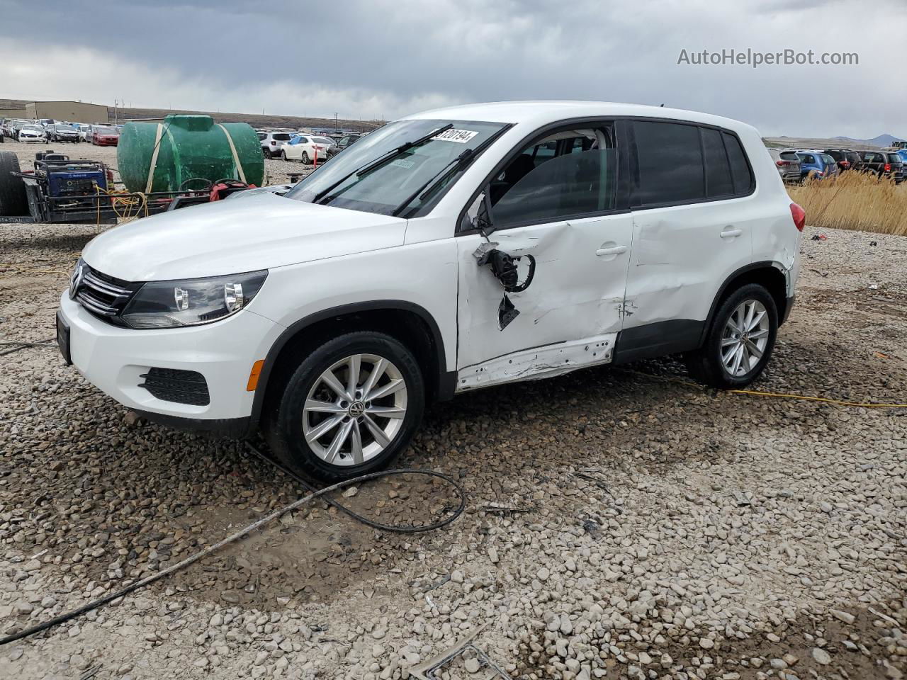 2018 Volkswagen Tiguan Limited  White vin: WVGBV7AXXJK000572