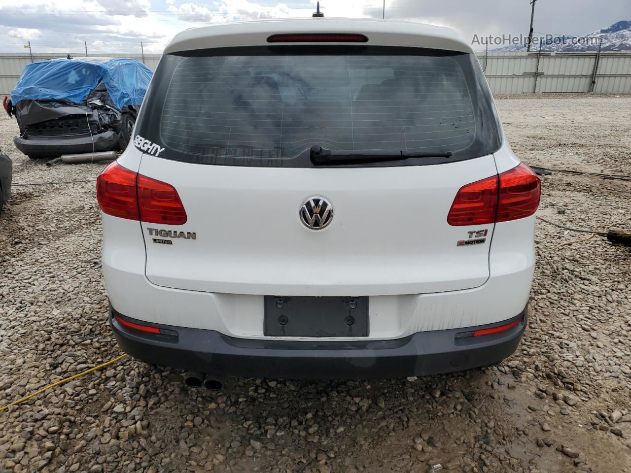 2018 Volkswagen Tiguan Limited  White vin: WVGBV7AXXJK000572