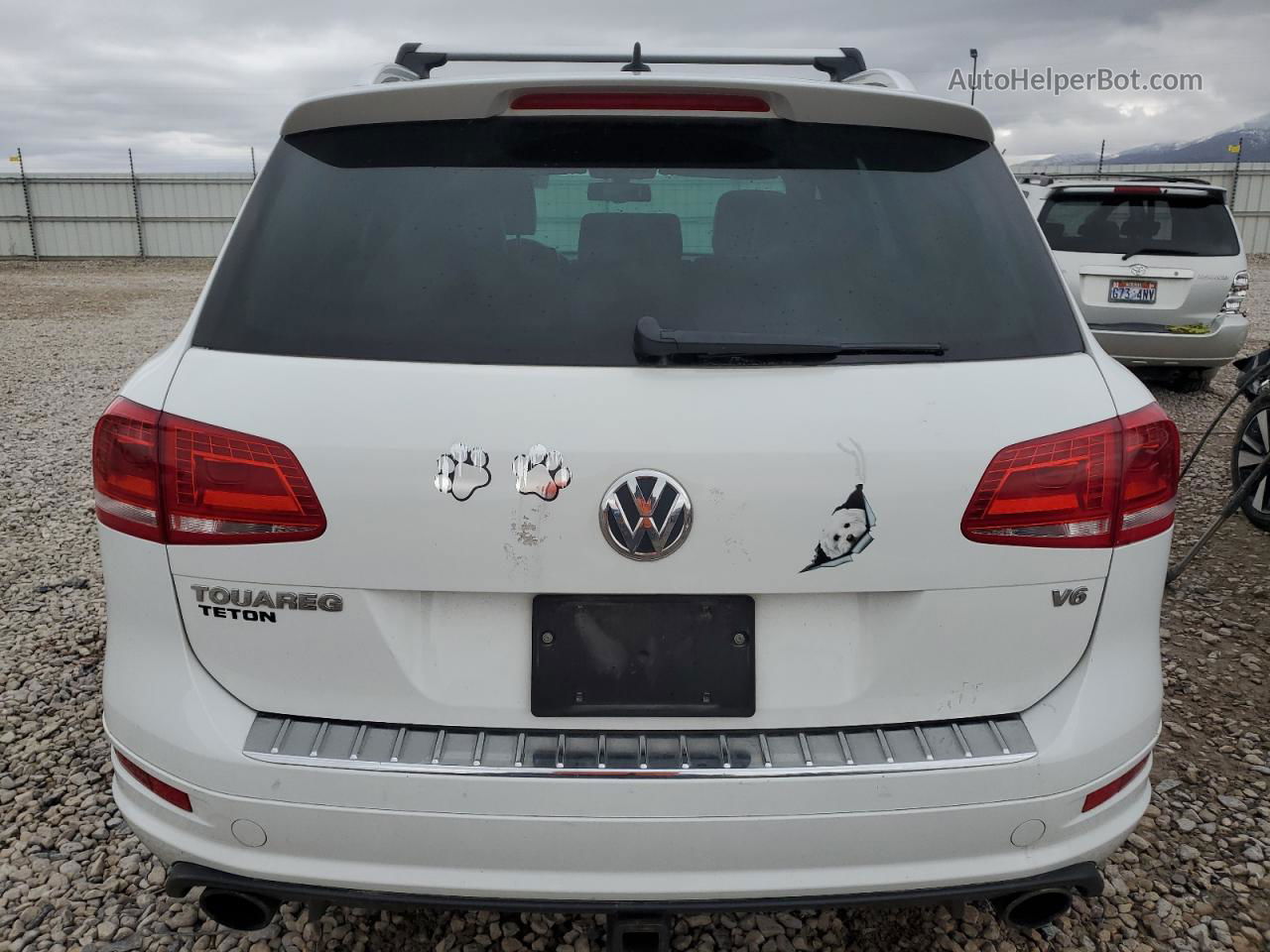 2014 Volkswagen Touareg V6 White vin: WVGDF9BP3ED010984