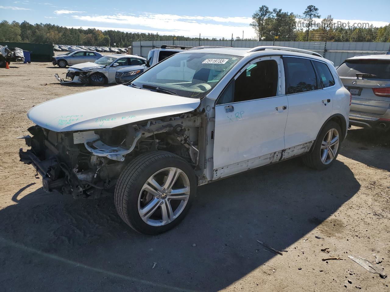 2014 Volkswagen Touareg V6 White vin: WVGDF9BP4ED002862