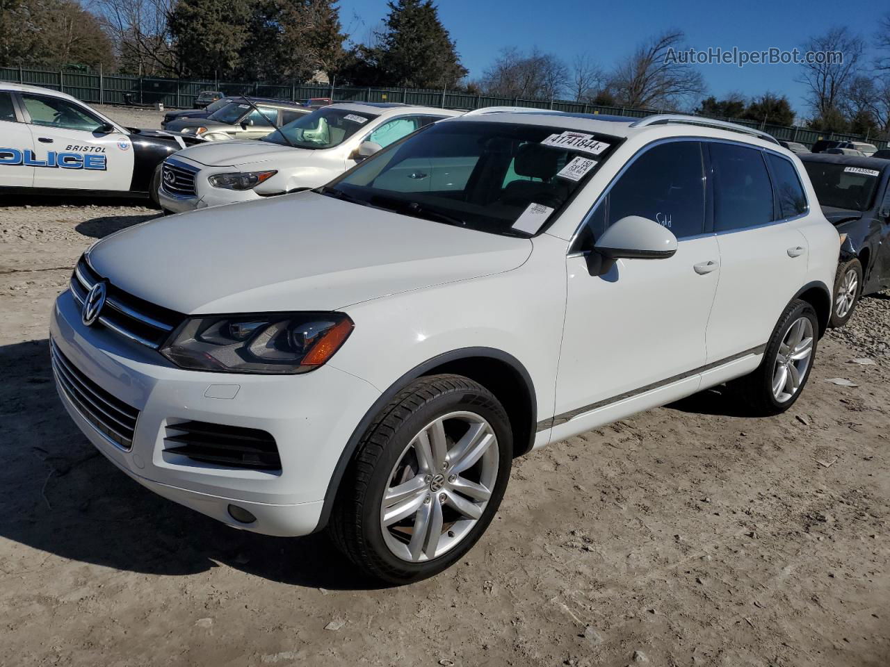 2014 Volkswagen Touareg V6 White vin: WVGEF9BP0ED006959