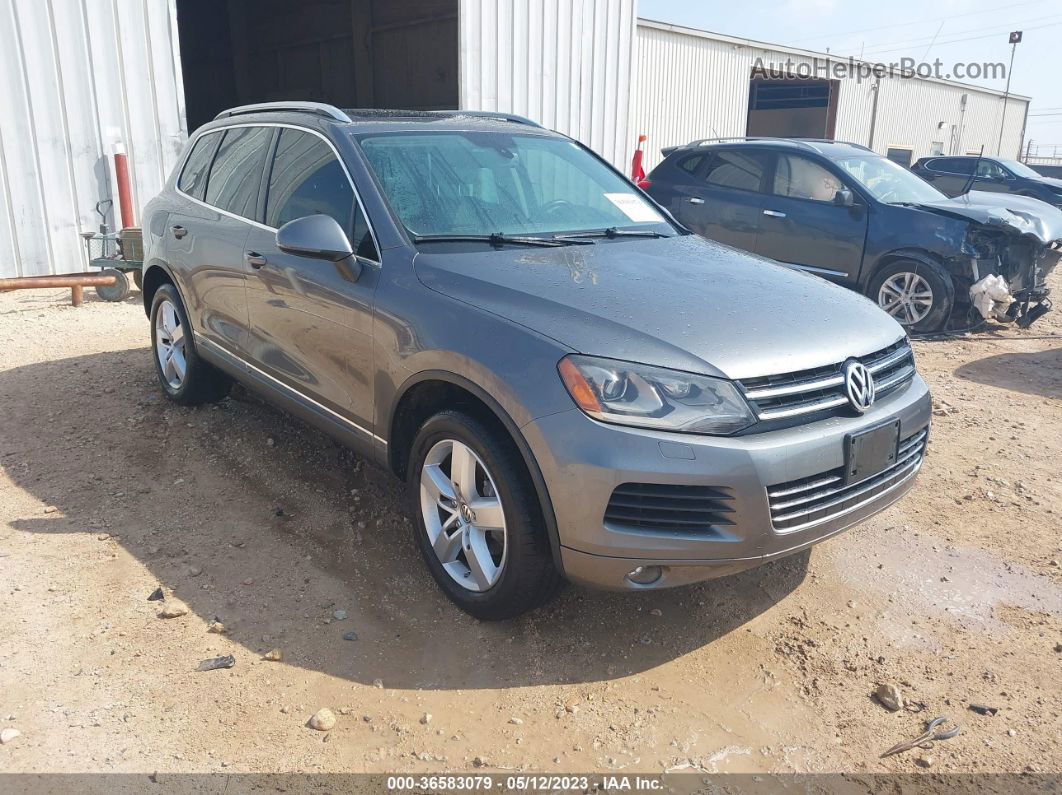 2014 Volkswagen Touareg Lux Серый vin: WVGEF9BP0ED009277