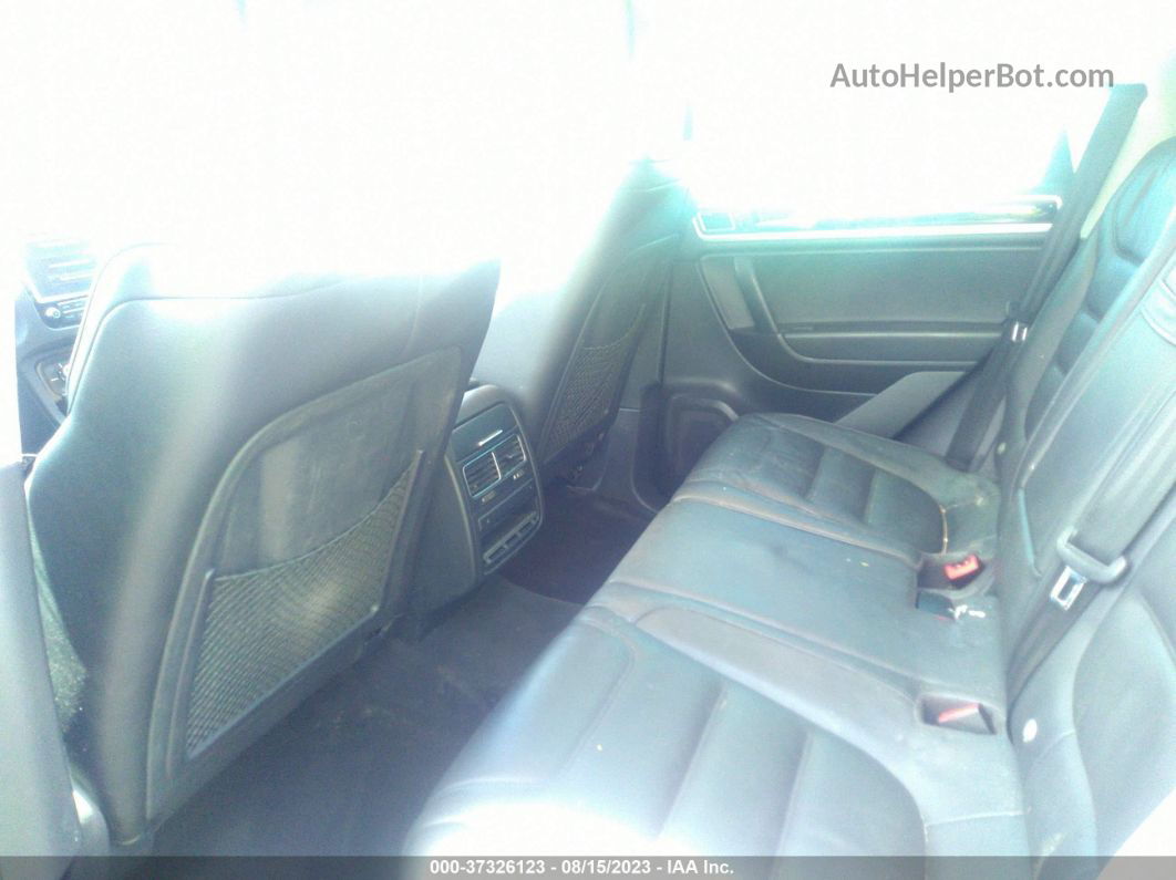 2013 Volkswagen Touareg Exec Серебряный vin: WVGEF9BP1DD002627