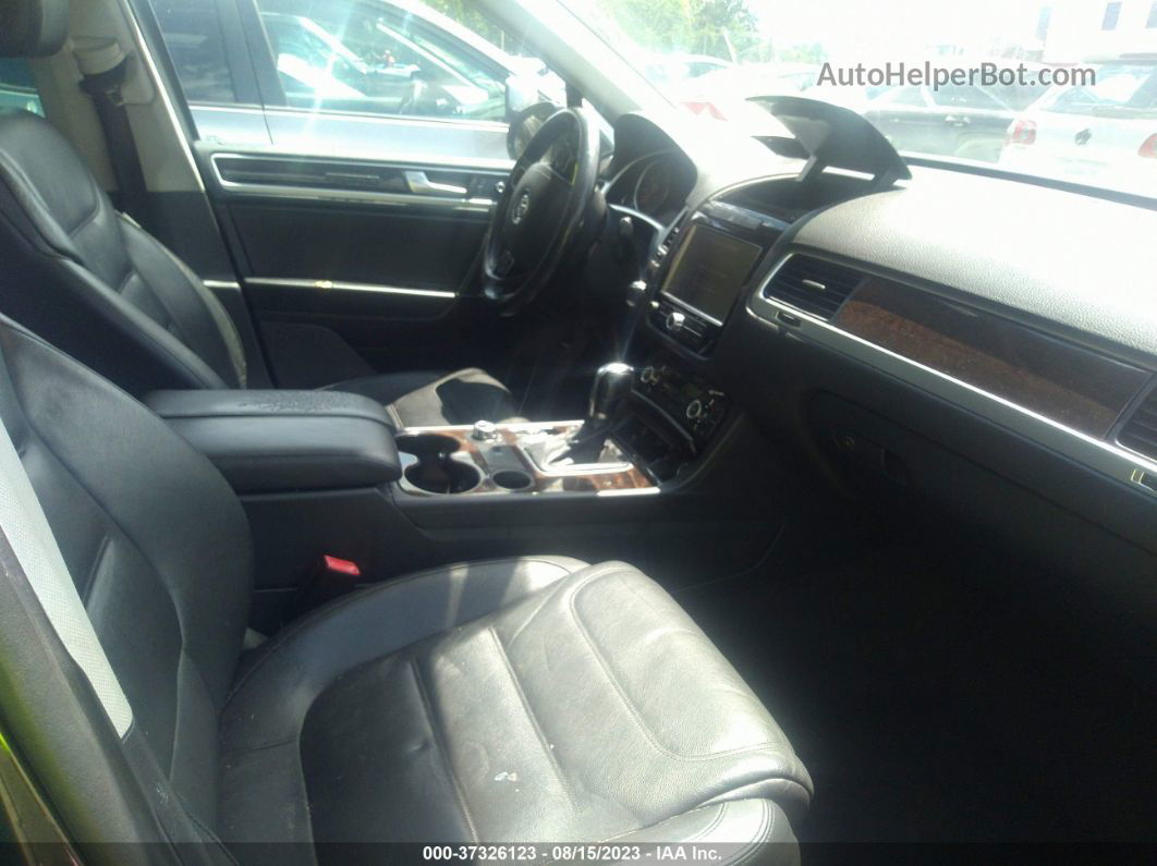 2013 Volkswagen Touareg Exec Серебряный vin: WVGEF9BP1DD002627