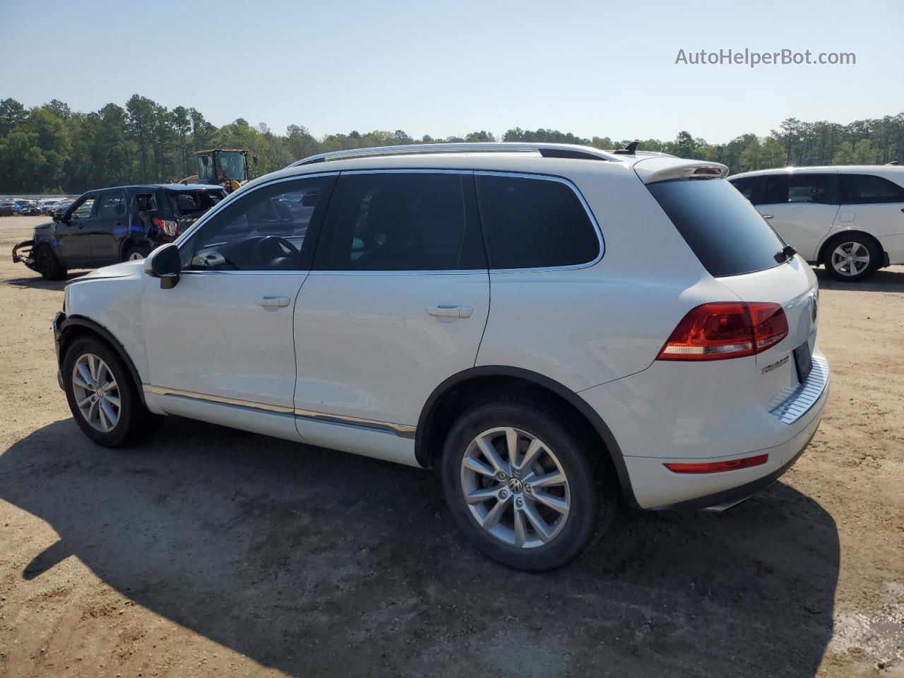 2014 Volkswagen Touareg V6 White vin: WVGEF9BP1ED008431