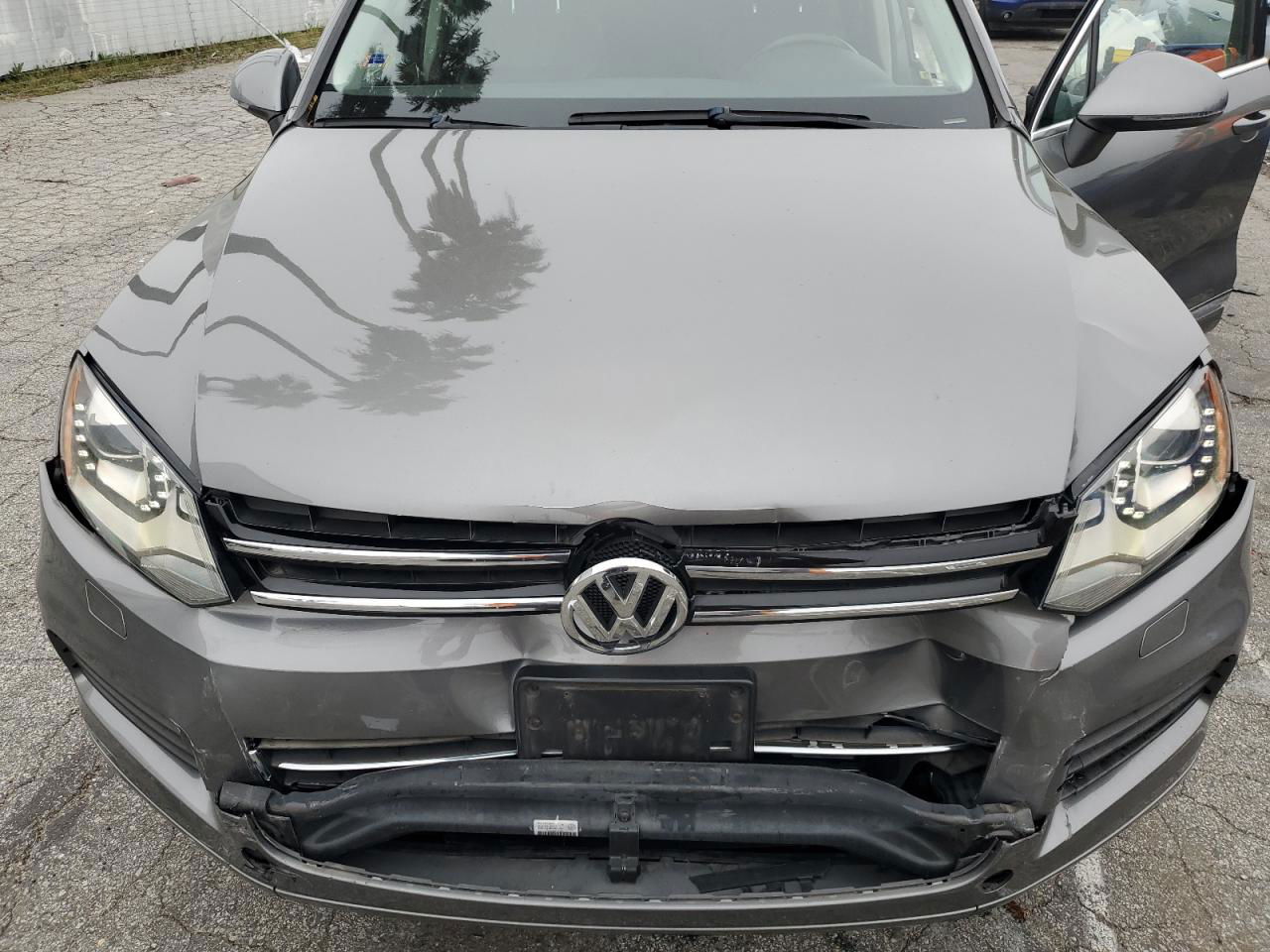 2014 Volkswagen Touareg V6 Gray vin: WVGEF9BP1ED012043