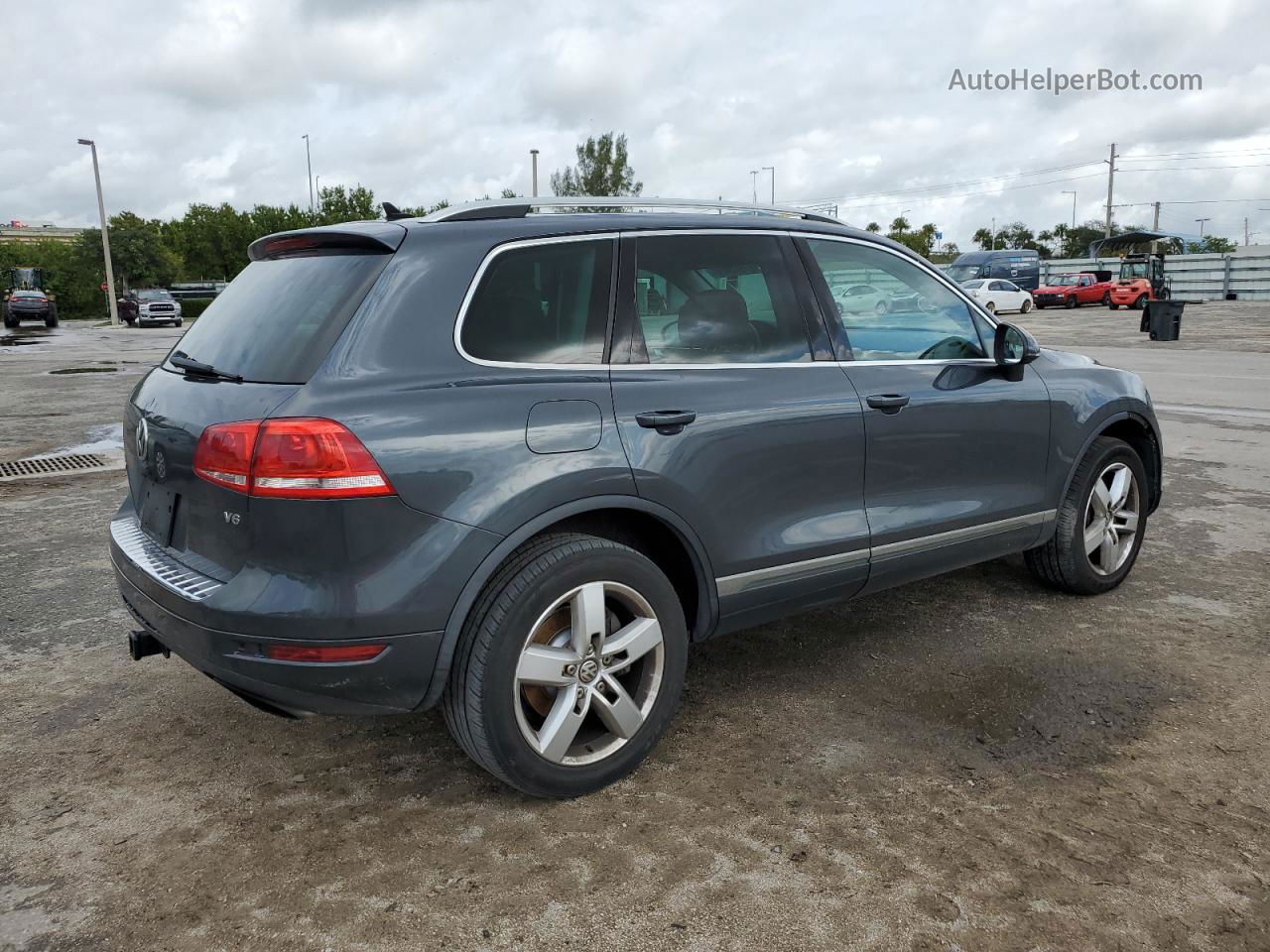 2013 Volkswagen Touareg V6 Серый vin: WVGEF9BP2DD004354