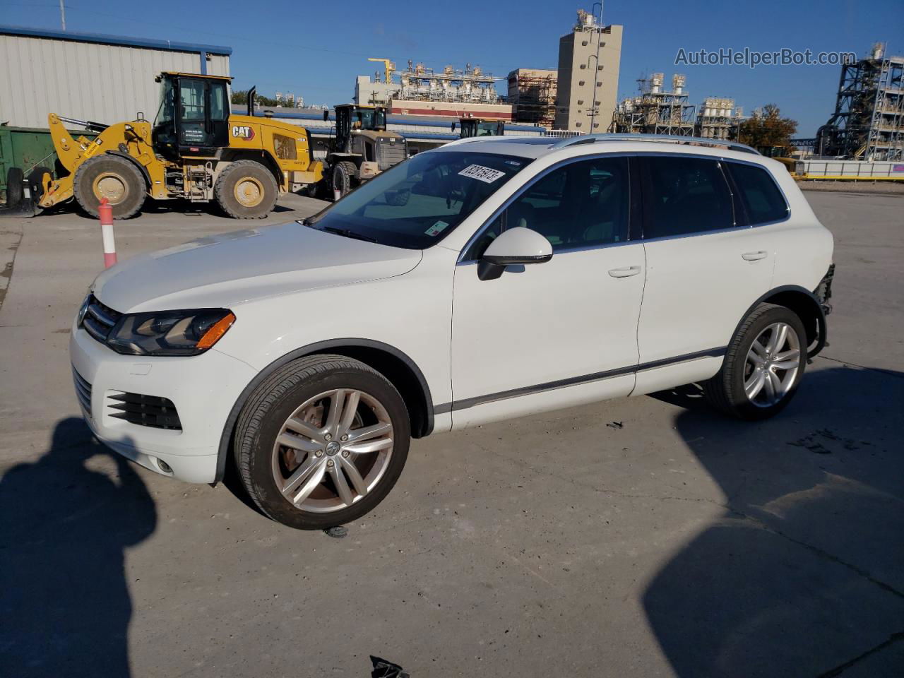 2013 Volkswagen Touareg V6 White vin: WVGEF9BP3DD007425