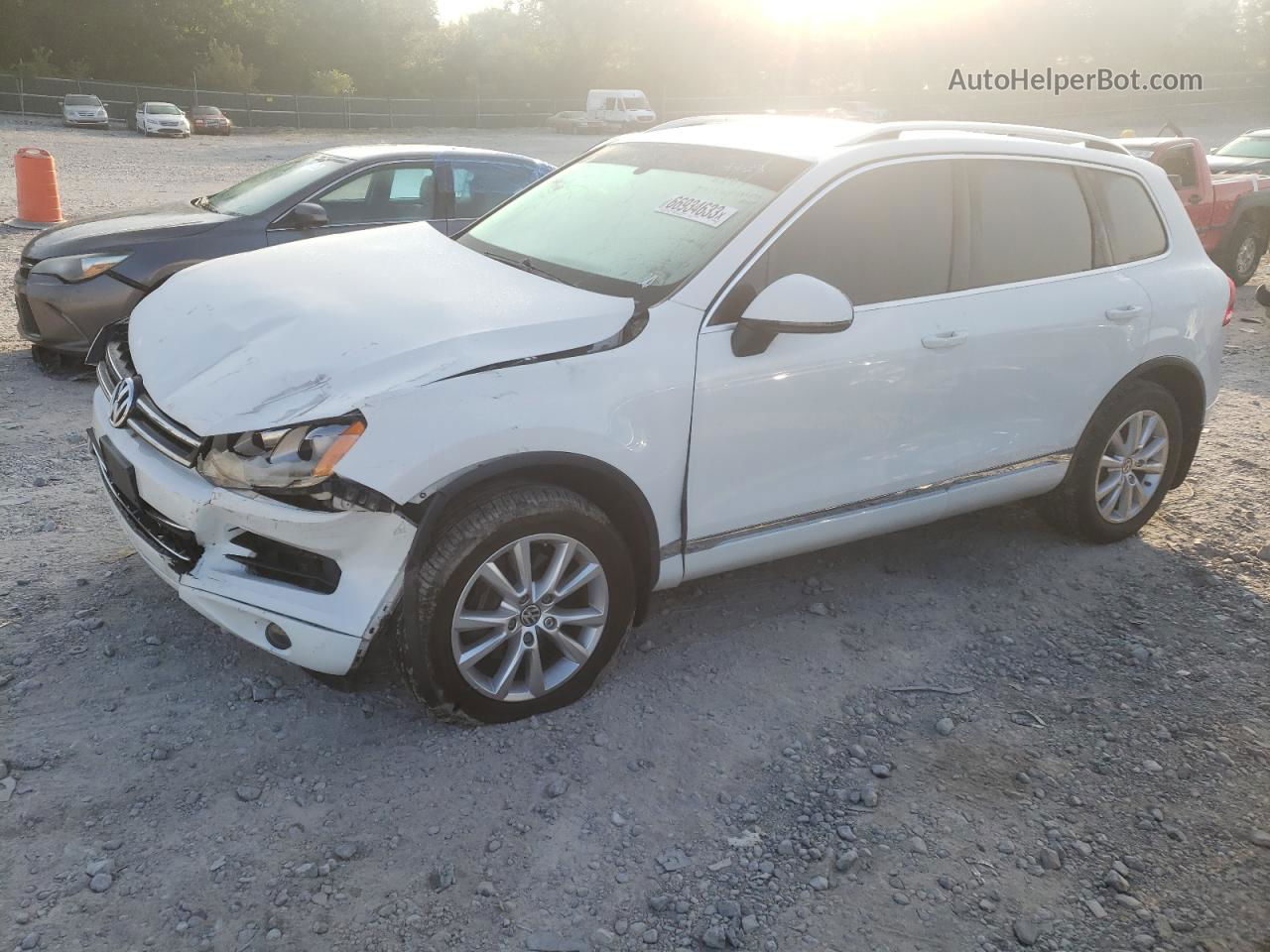 2014 Volkswagen Touareg V6 White vin: WVGEF9BP3ED006745