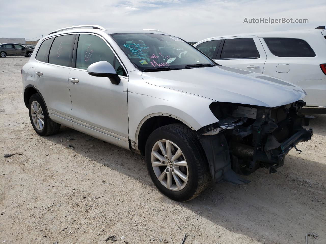 2014 Volkswagen Touareg V6 Silver vin: WVGEF9BP3ED009984