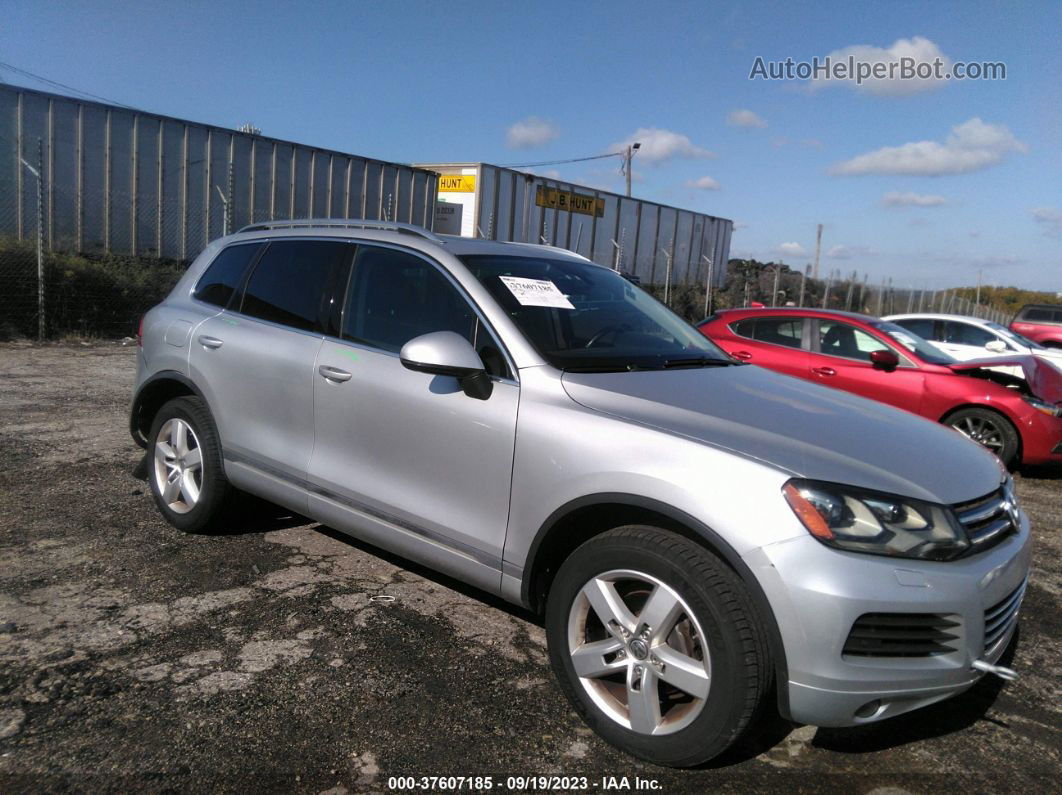 2013 Volkswagen Touareg Lux Серебряный vin: WVGEF9BP4DD002539