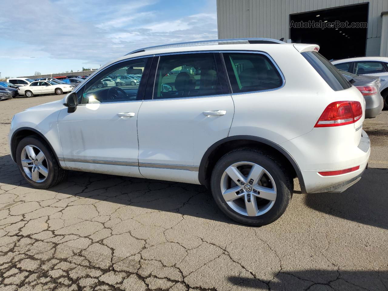 2014 Volkswagen Touareg V6 White vin: WVGEF9BP4ED012909