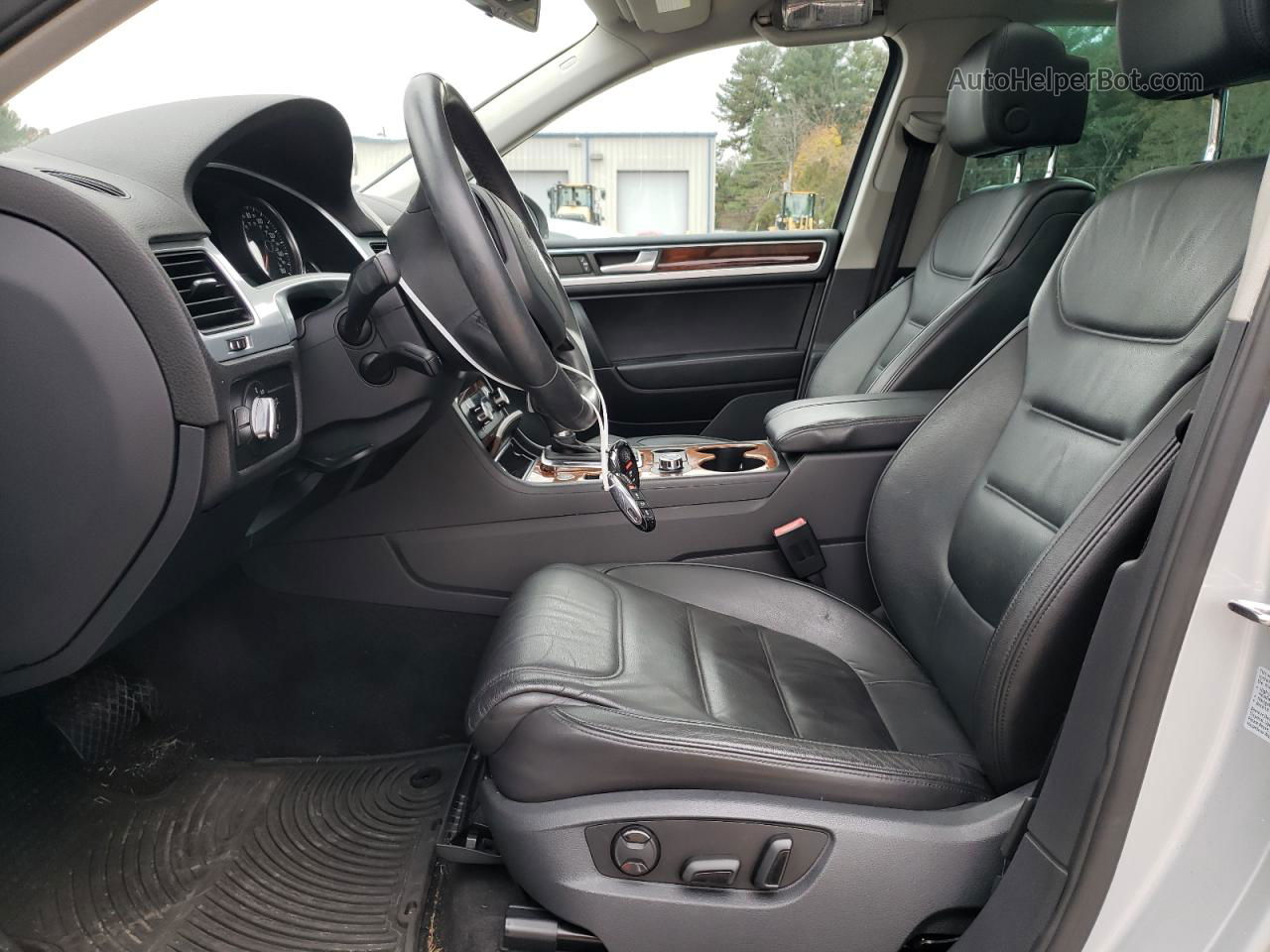 2012 Volkswagen Touareg V6 Серебряный vin: WVGEF9BP5CD009899