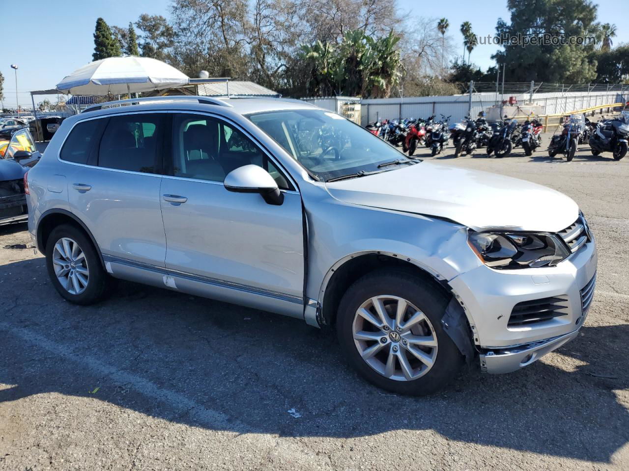 2014 Volkswagen Touareg V6 Silver vin: WVGEF9BP5ED005449