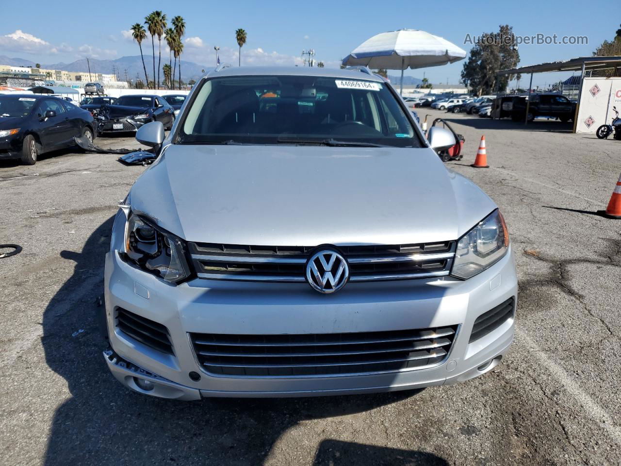 2014 Volkswagen Touareg V6 Silver vin: WVGEF9BP5ED005449