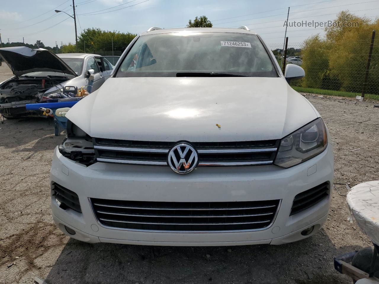 2014 Volkswagen Touareg V6 Белый vin: WVGEF9BP5ED014314