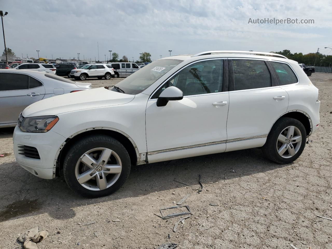 2014 Volkswagen Touareg V6 White vin: WVGEF9BP5ED014314