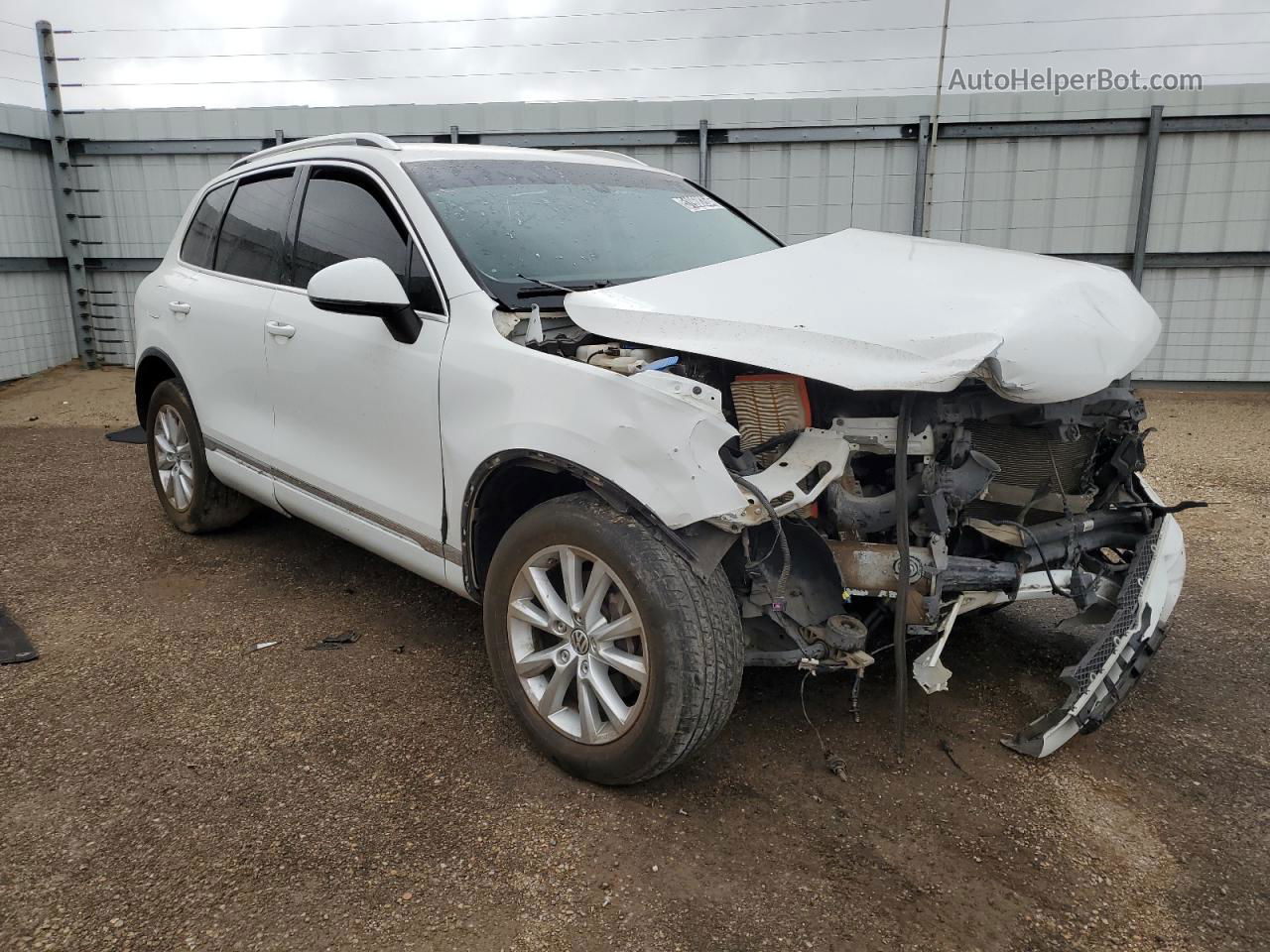 2013 Volkswagen Touareg V6 White vin: WVGEF9BP6DD007290