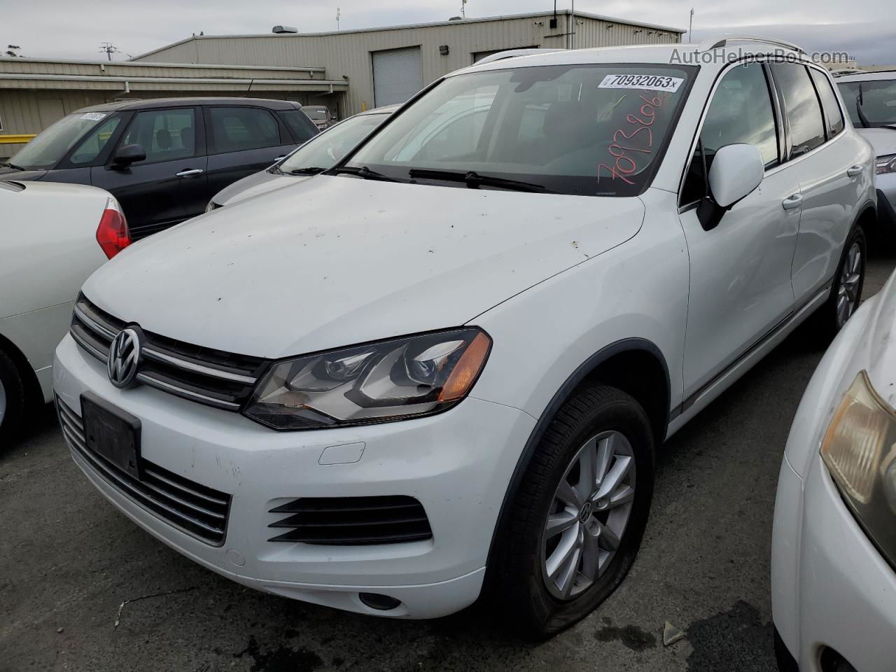 2014 Volkswagen Touareg V6 White vin: WVGEF9BP6ED006559