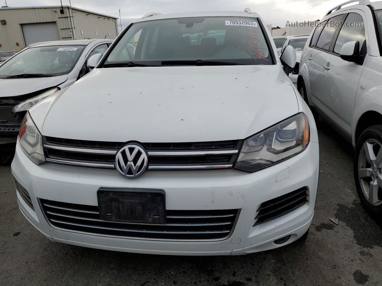 2014 Volkswagen Touareg V6 White vin: WVGEF9BP6ED006559