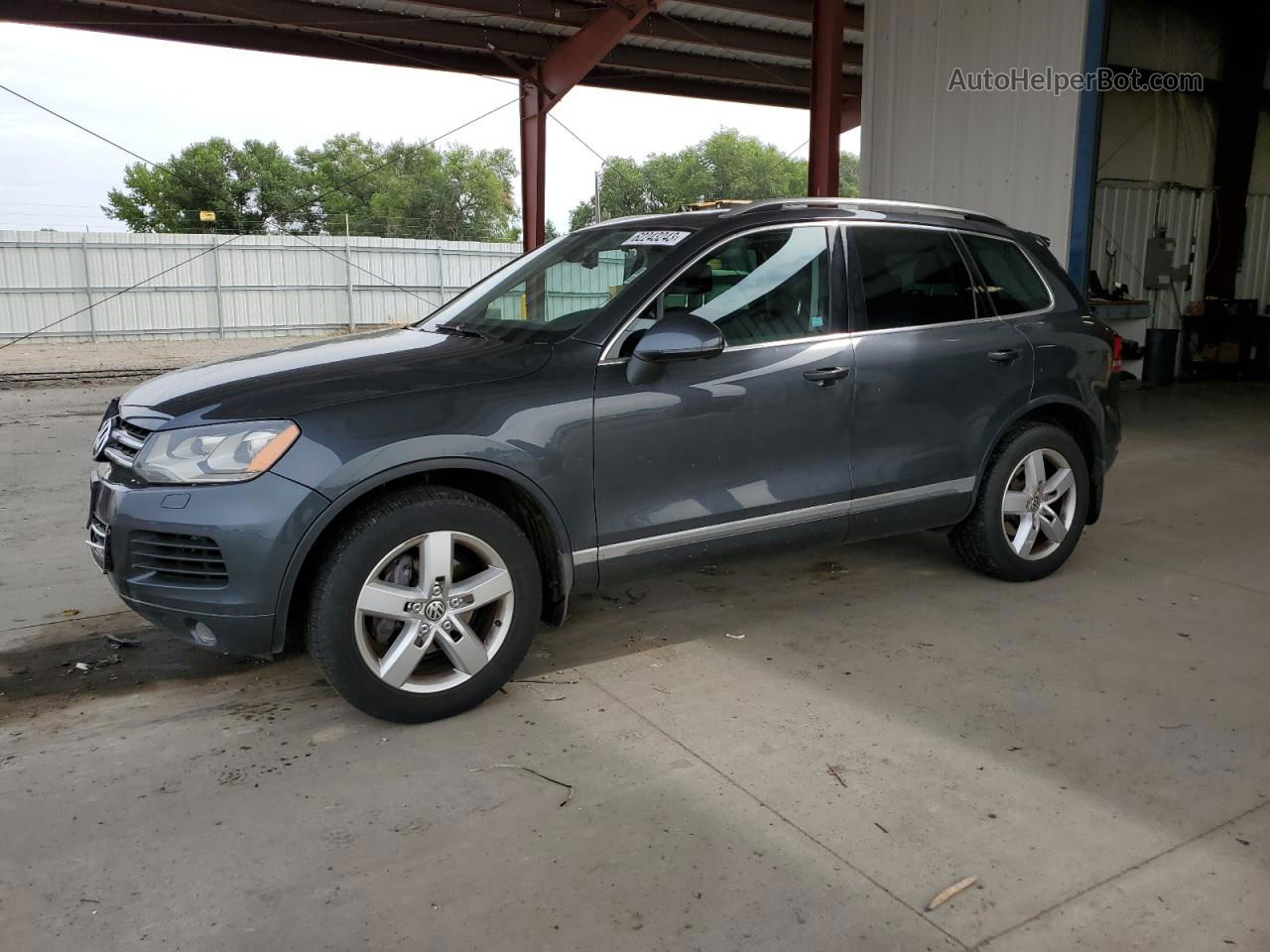 2014 Volkswagen Touareg V6 Gray vin: WVGEF9BP7ED005713