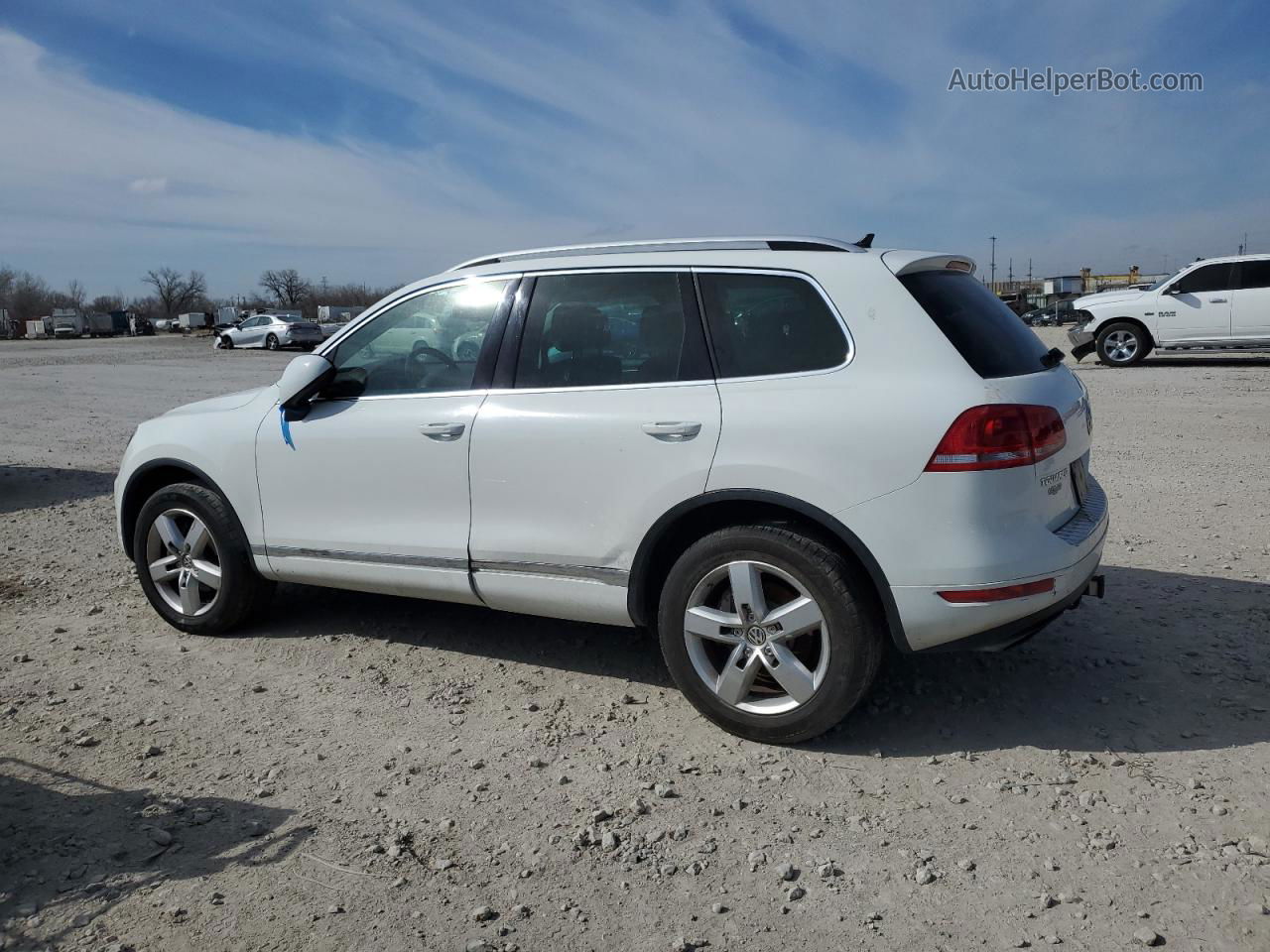 2014 Volkswagen Touareg V6 White vin: WVGEF9BP8ED007339