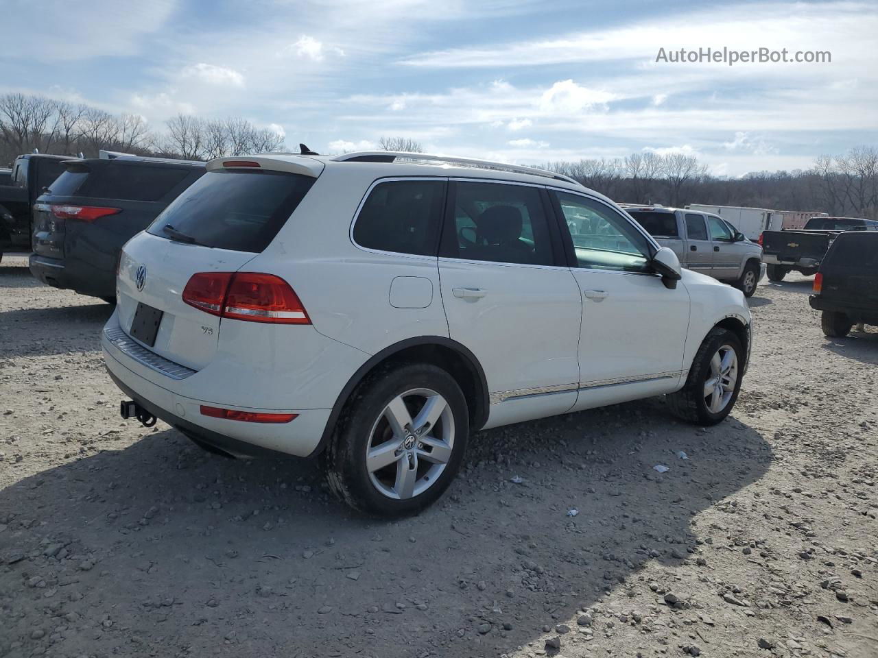 2014 Volkswagen Touareg V6 White vin: WVGEF9BP8ED007339