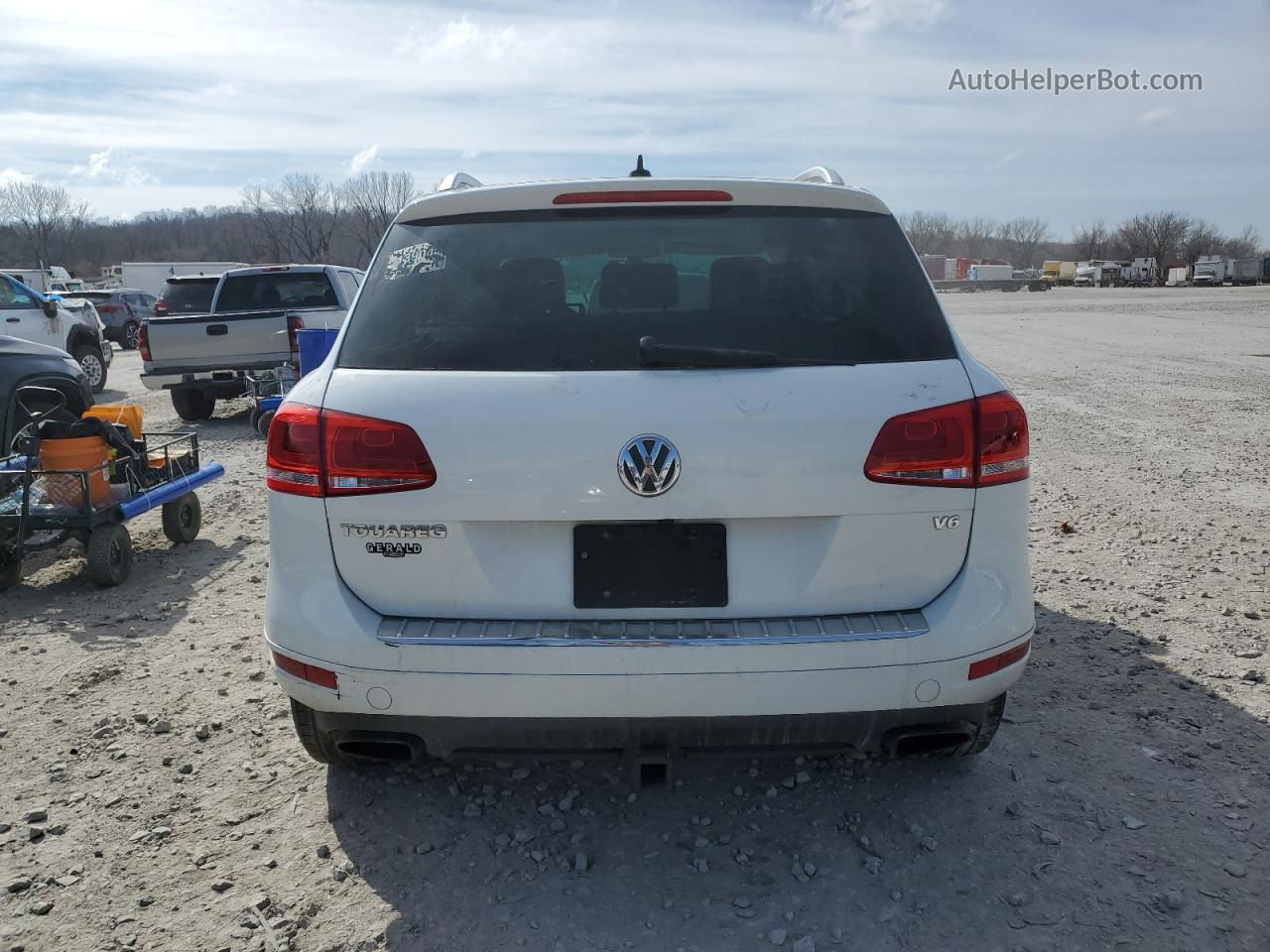 2014 Volkswagen Touareg V6 White vin: WVGEF9BP8ED007339