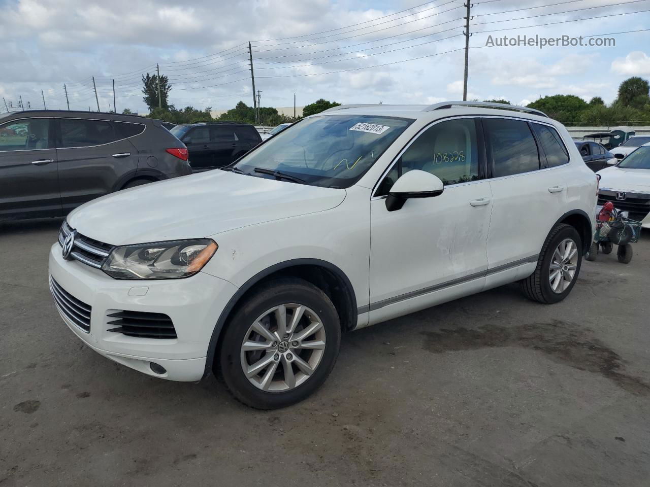 2014 Volkswagen Touareg V6 White vin: WVGEF9BP9ED001680