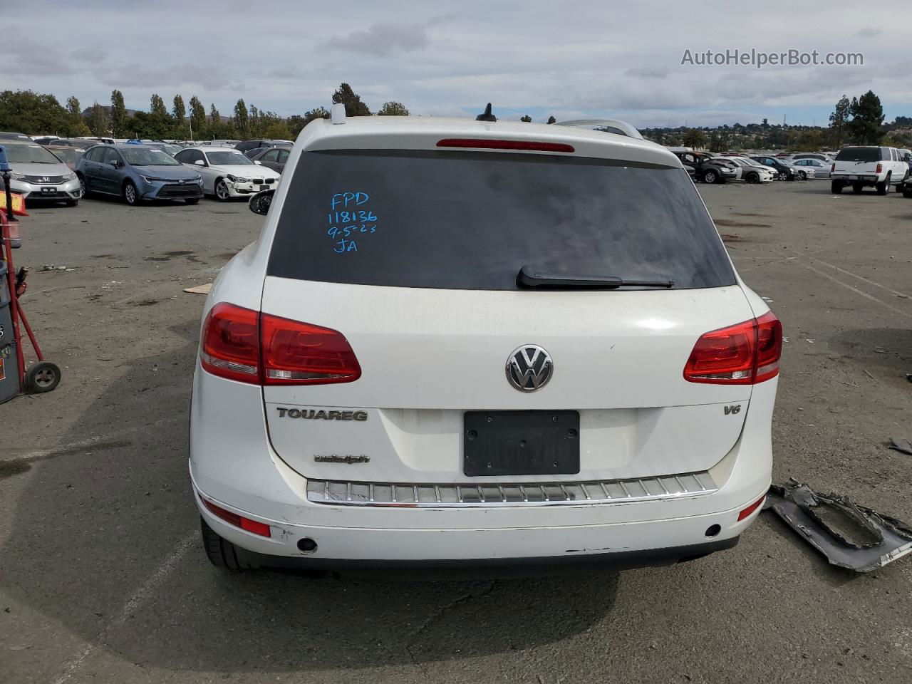 2013 Volkswagen Touareg V6 White vin: WVGEF9BPXDD000276