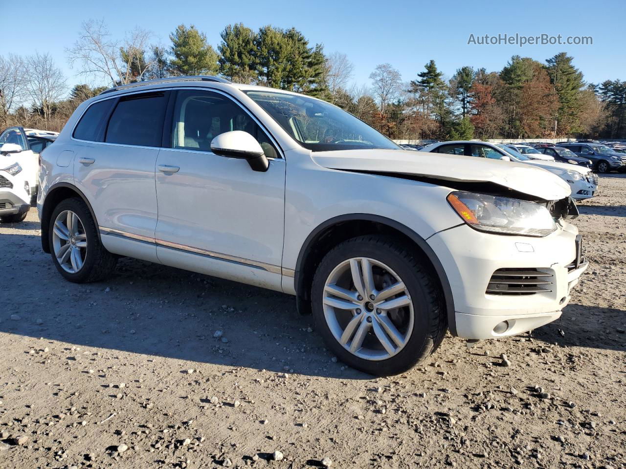 2014 Volkswagen Touareg V6 White vin: WVGEF9BPXED001557