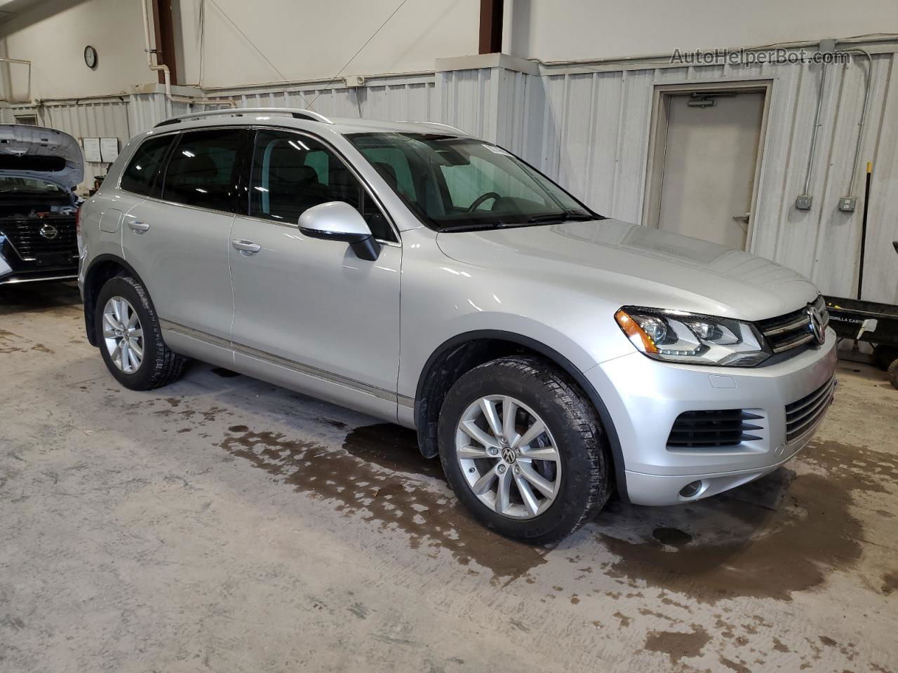 2014 Volkswagen Touareg V6 Silver vin: WVGEF9BPXED002059