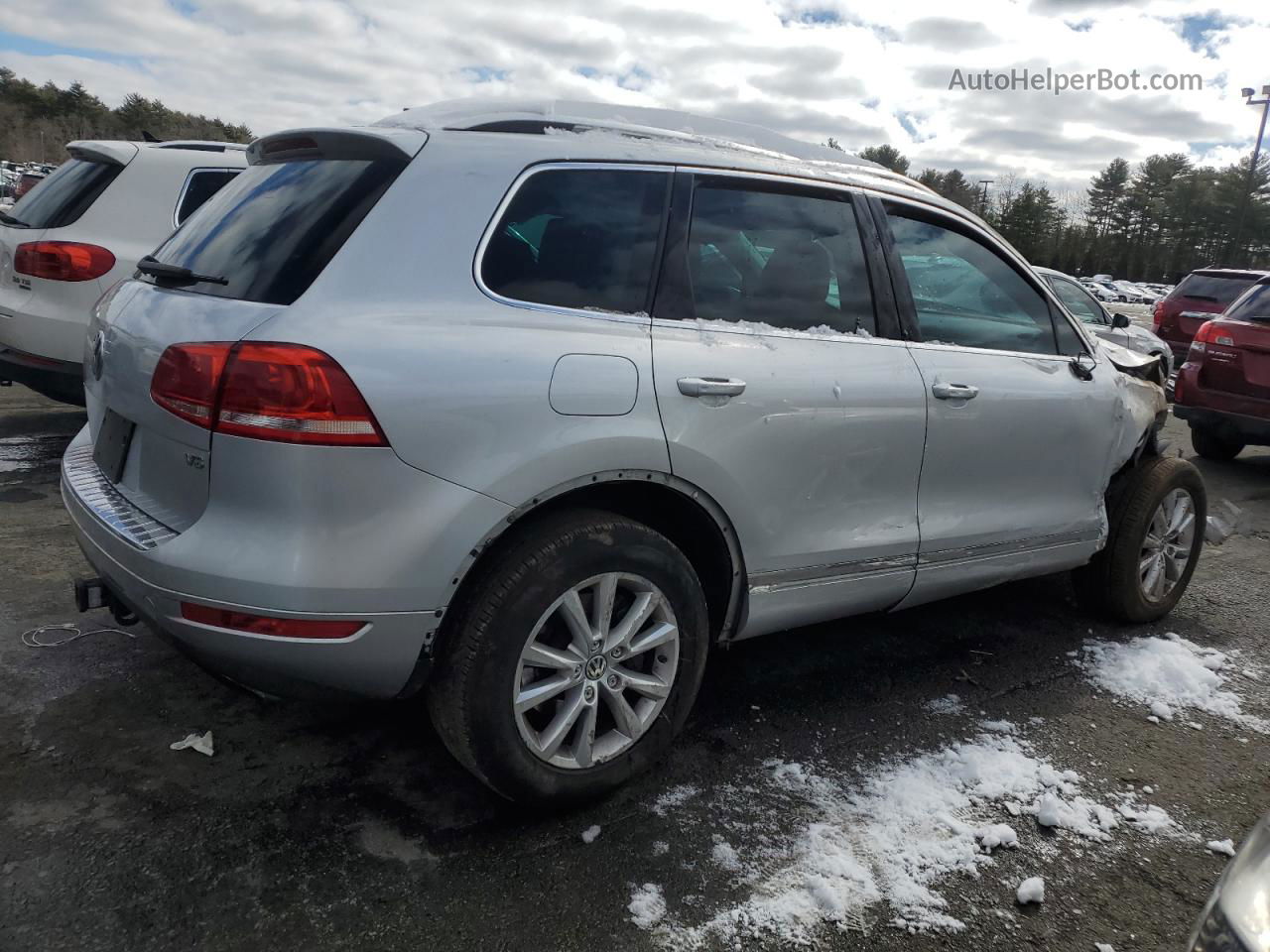 2014 Volkswagen Touareg V6 Silver vin: WVGEF9BPXED008122