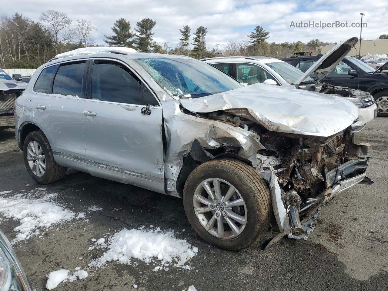 2014 Volkswagen Touareg V6 Silver vin: WVGEF9BPXED008122