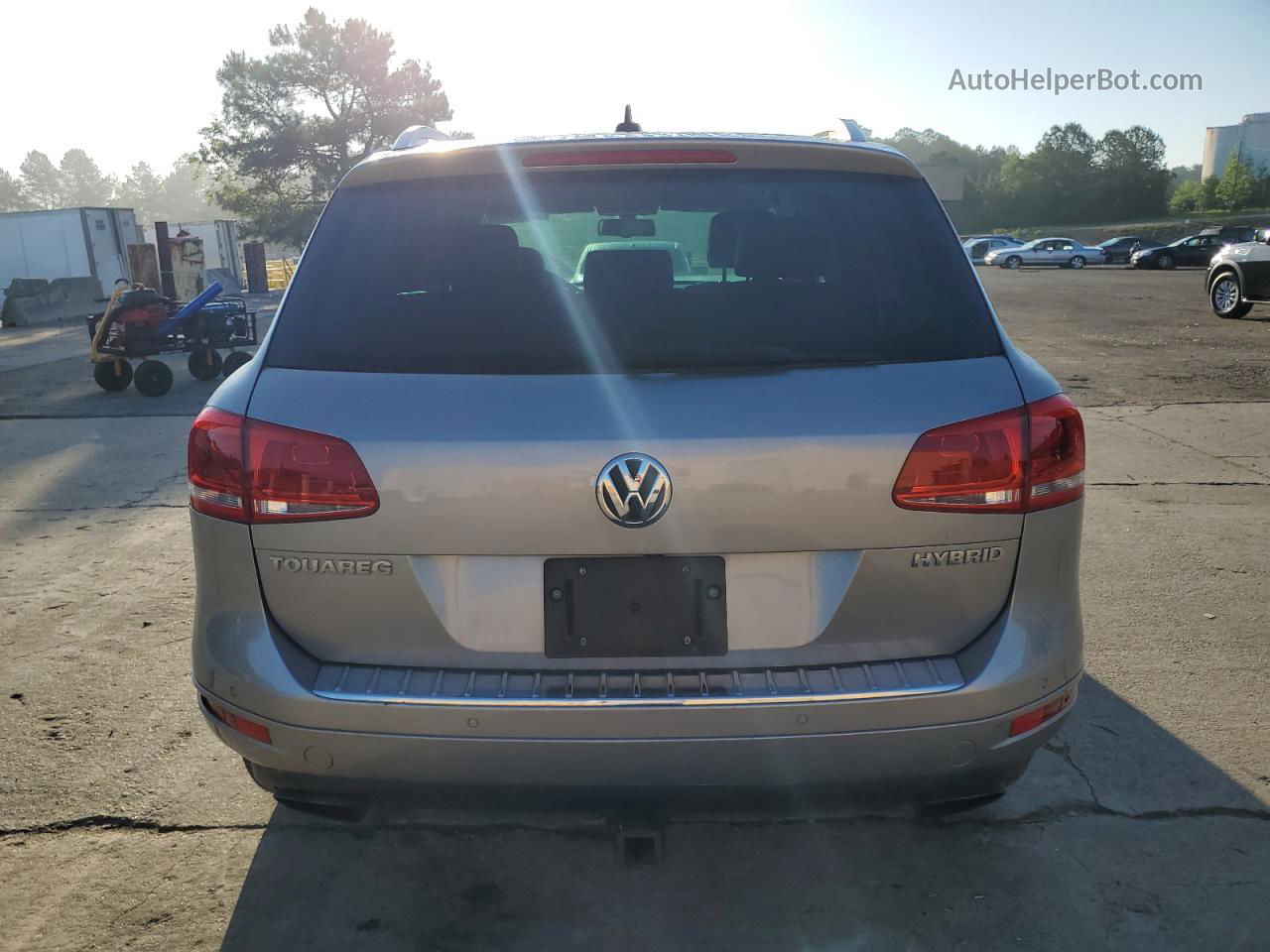 2012 Volkswagen Touareg Hybrid Silver vin: WVGEG9BPXCD008261