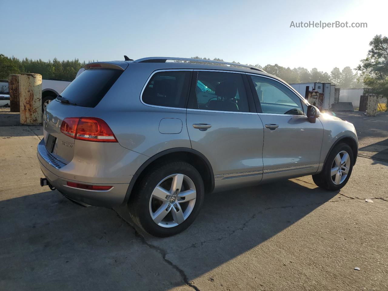 2012 Volkswagen Touareg Hybrid Silver vin: WVGEG9BPXCD008261